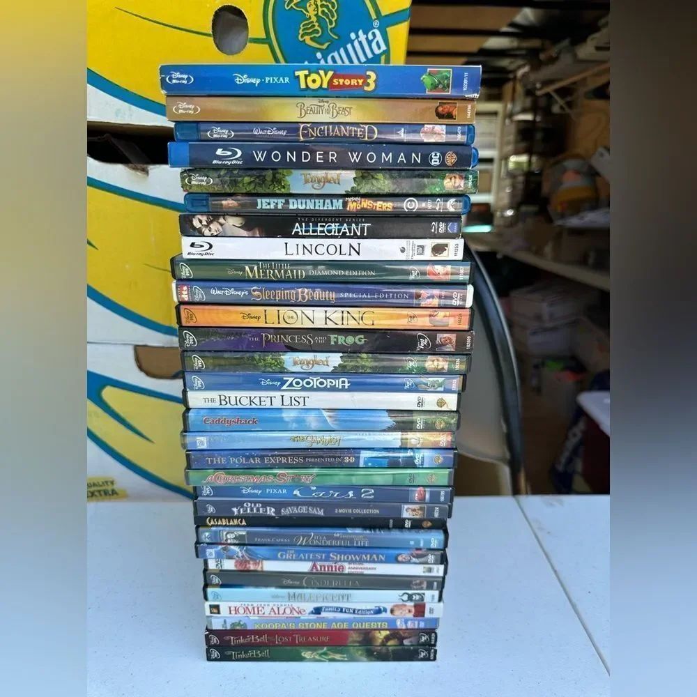 31 DVD's Disney Animated Classics Collection - Multi-Color
